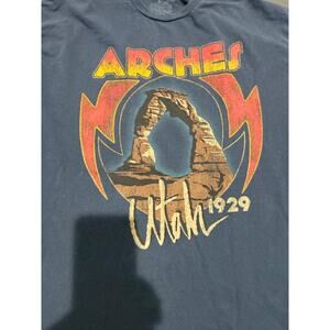 Utah Arches National Park T-Shirt – Men’s Large – Chattanooga, TN